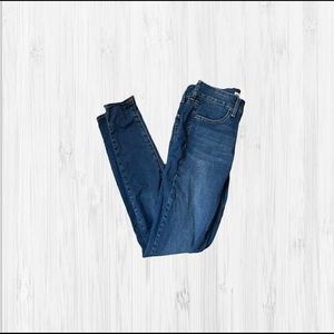 Junior’s SO Low Rise Blue Dark Wash Jegging